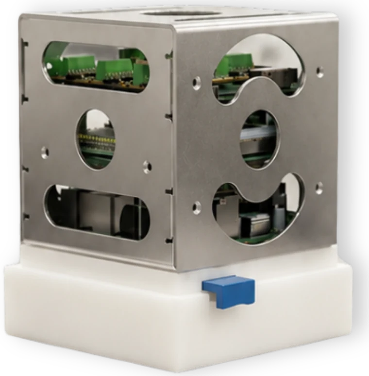 Orbit2Orbit standardised payload housing unit